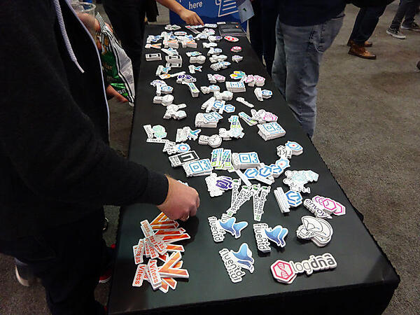 いつも大人気のCNCFのステッカー