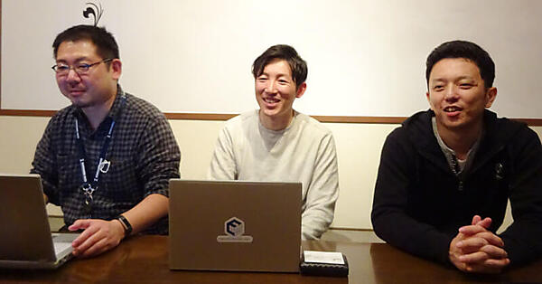 左から佐藤氏、日下氏、荒井氏