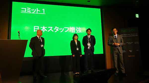 カントリーマネージャーの中島氏（右端）と日本オフィスのスタッフ