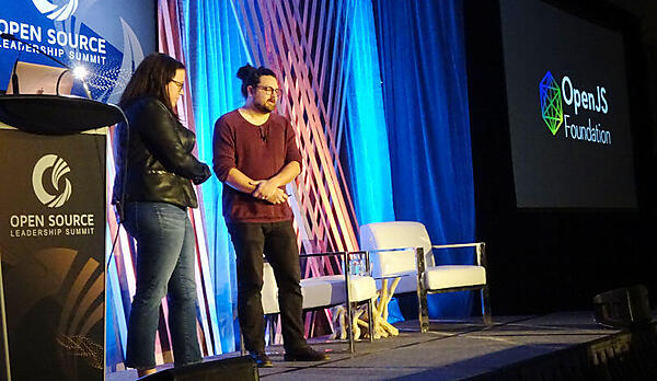 OpenJS Foundationを発表するJory Burson氏（左）とMyles Borins氏（右）
