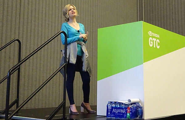 プレゼンテーションを行うBailey氏