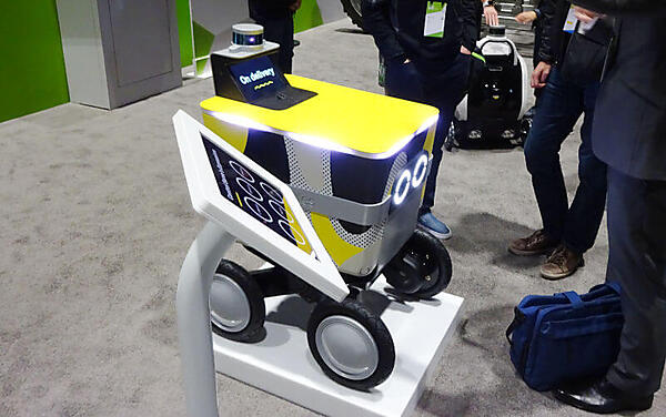 自動配送カートの例。LIDARが設置されているのが分かる