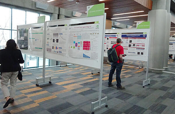 リサーチペーパーが多数掲示されていた