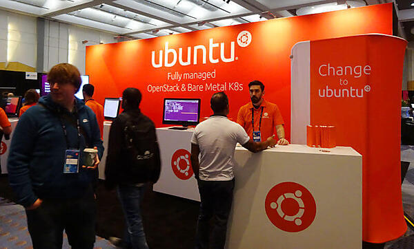 Canonicalのブース。Ubuntuをブランディングとして押し出している