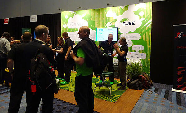 SUSEのブース。以前と同様の緑ベース