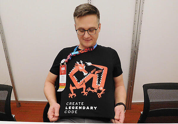 Red Hatブースで配布していたデベロッパー向けのTシャツ