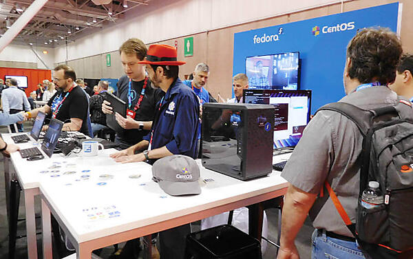 FedoraとCentOSのブース