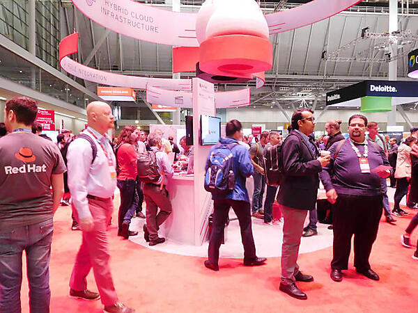 Red Hatブースは常に人がいっぱい