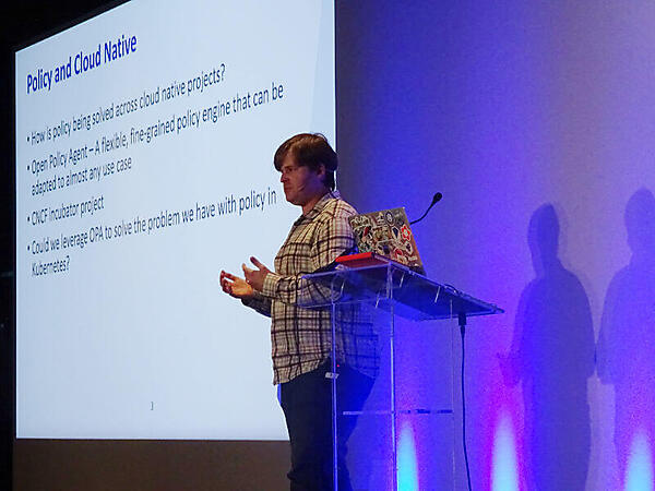 Gatekeeperを紹介するLachlan Evenson氏