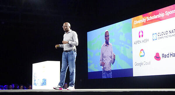 登壇するVMwareのBryan Liles氏