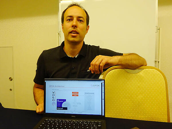 PCを用いてDPDKを説明するMonjalon氏