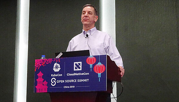 プレゼンテーションを行うIntelのLeger氏