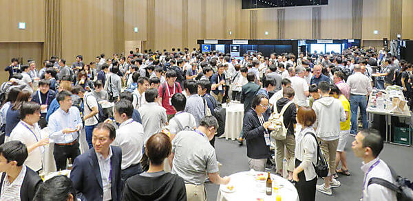 パーティも大盛況