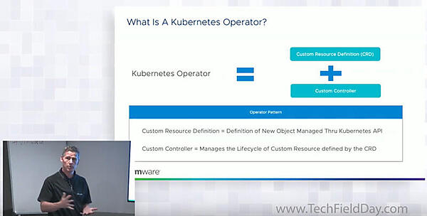 OperatorとCRDを説明するMichael West氏