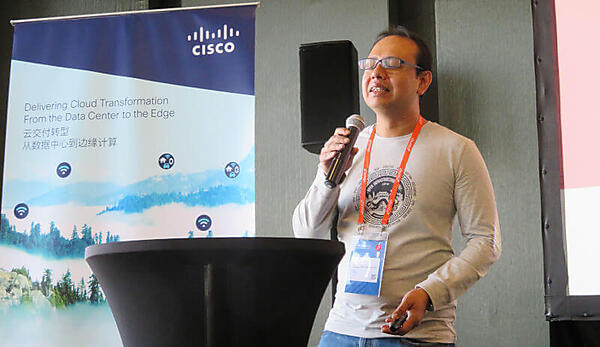 スピーカーである楽天モバイルのKhan氏