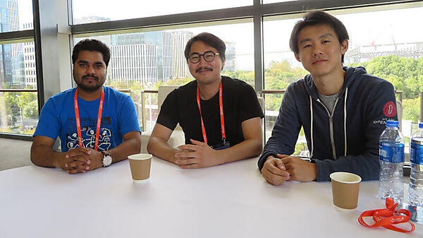 LINEのインフラストラクチャーチーム。左からBhor氏、西脇氏、室井氏