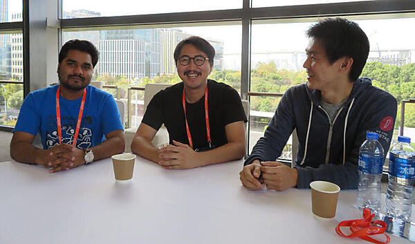 大爆笑するLINEのインフラストラクチャーチーム