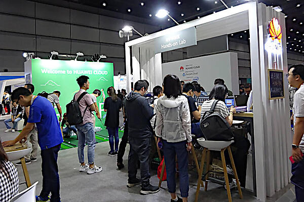 2019年6月のKubeConでのHuaweiブース。ハンズオンも可能