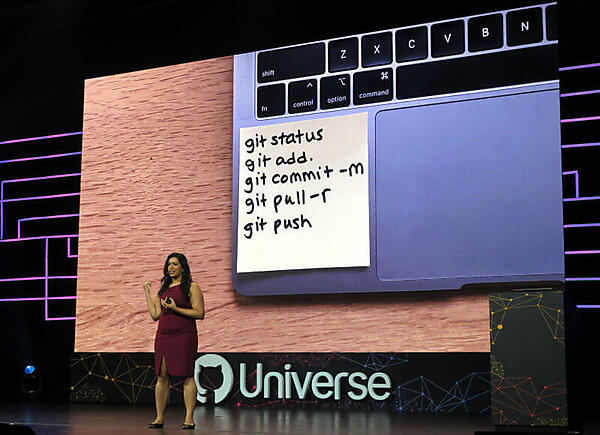 GitHub Desktopを紹介するBatra氏