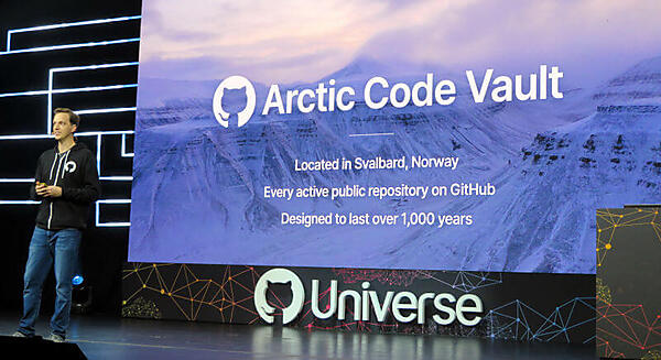 Arctic Code Vaultを発表するCEOのNat Friedman氏
