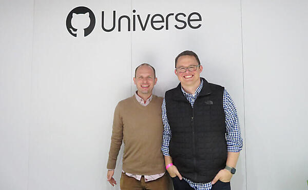 Thomas Dohmke氏（左）とKyle Daigle氏（右）