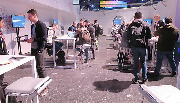 スポンサー用の小さなミーティングスペースも用意されていた