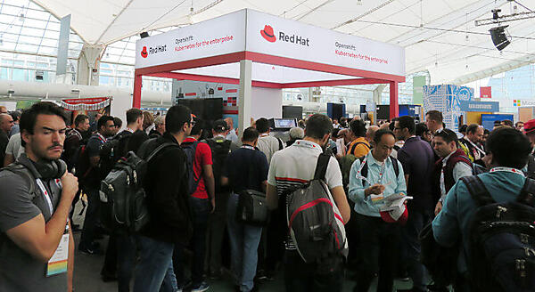 人が途切れないRed Hatブース