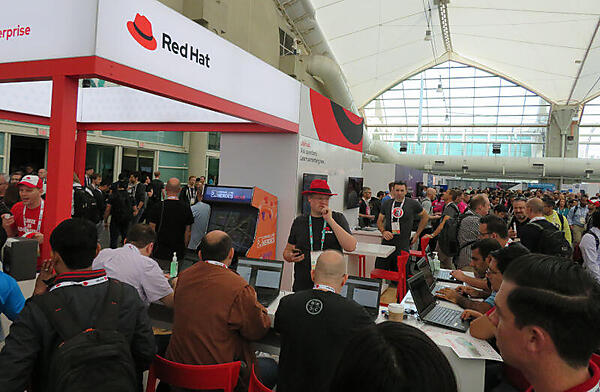 Red Hatブースのハンズオンは常に満員