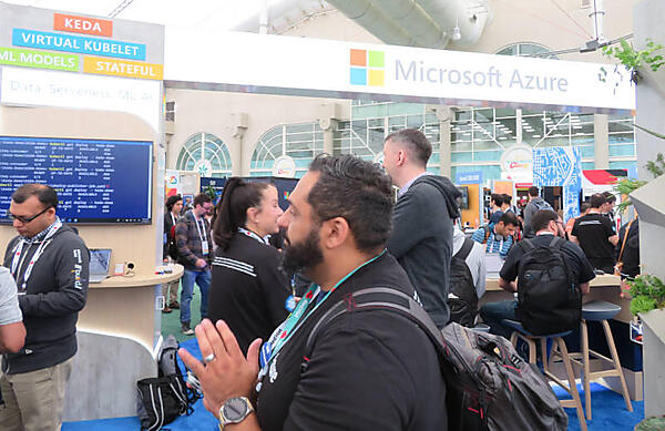 Azureと同じ文脈でKEDAのデモステーションが設置されている