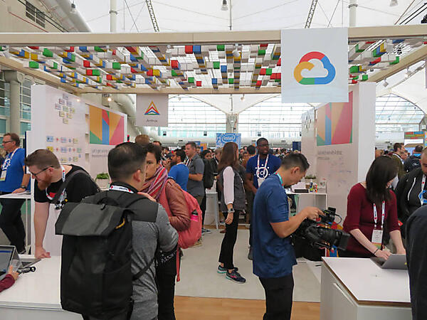 Googleのブースは対話がメイン