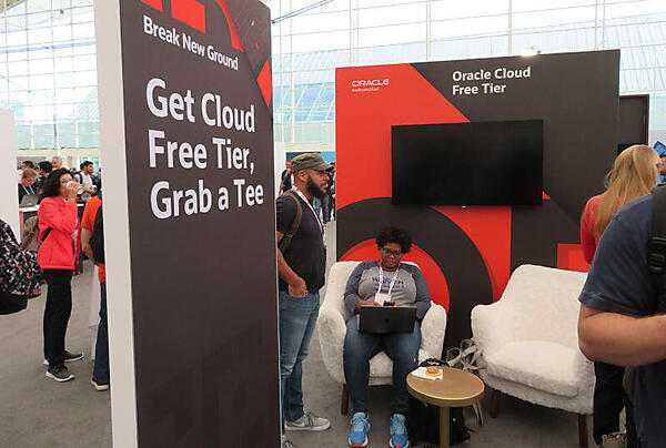 Tシャツを配ってOracle Cloudの無料利用をアピール？