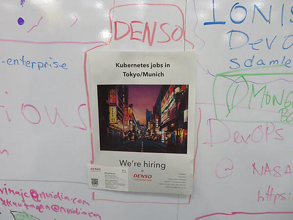 Densoの求人情報。繁華街の写真が使われている