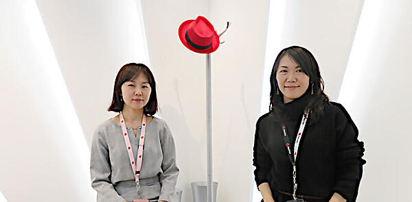 松田絵里奈氏（左）と手塚由起子氏（右）