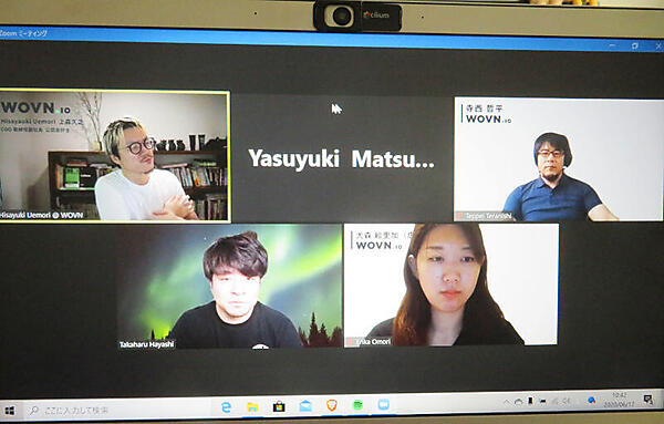 Zoomでインタビューに応えるWOVNのスタッフ