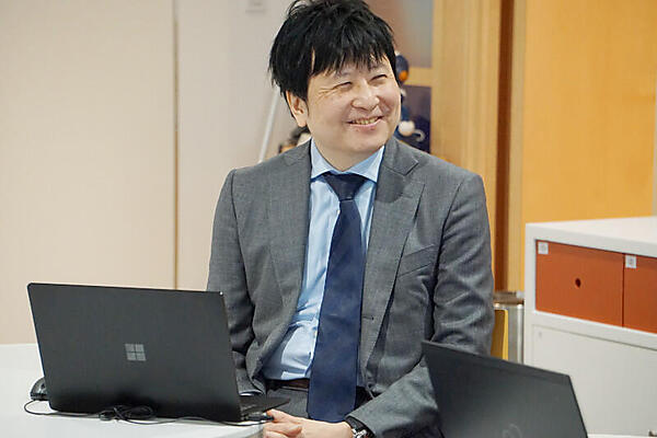 NTTデータの「技統本塾」を説明する俣木氏