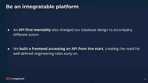 APIを優先して開発した背景を説明