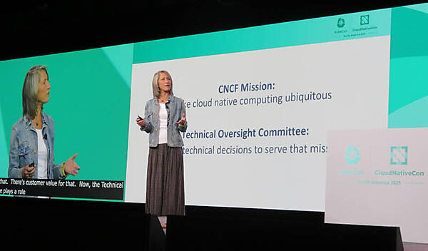 CNCFの組織を説明するDavis氏