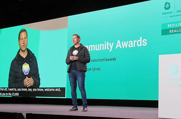 コミュニティアワードを発表するChris Aniszczyk氏