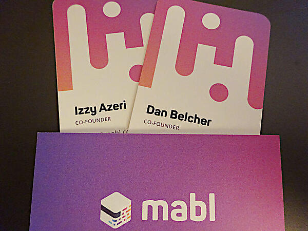 Azeri氏とBelcher氏の名刺。両名ともco-founder（共同創設者）だ