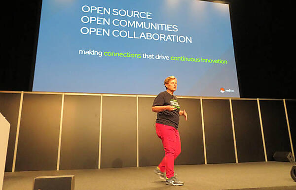 カンファレンスの進行役、Diane Mueller氏