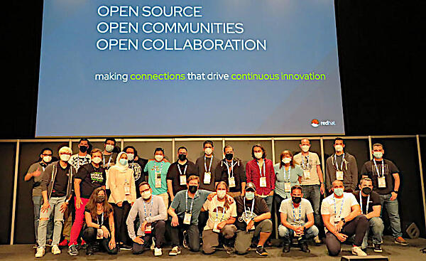 カンファレンスの最後にプレゼンター全員で記念撮影