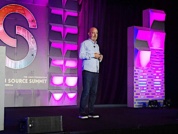 プレゼンテーションを行ったAske氏