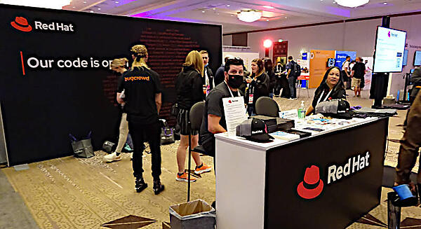 Red Hatのブースはシンプルな造形