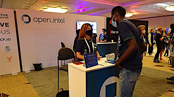 Intelのブース。Red Hatの隣に位置している