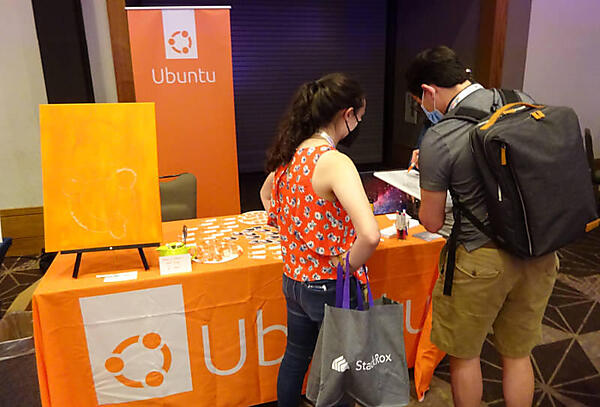 オレンジ色が目立つUbuntuのブース