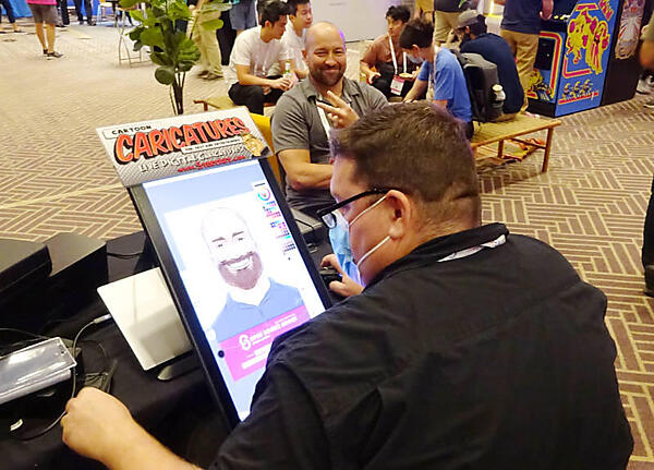 似顔絵を描くお楽しみも提供されていた