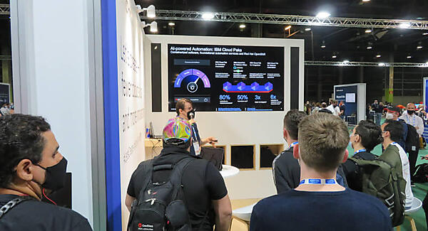 バレンシアで開催されたKubeConでのIBMブース