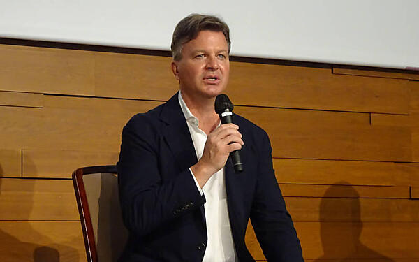 プレス向け質疑応答に答えるLFのJim Zemlin氏