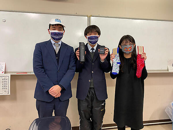 今回合格した松井先生（左）、須藤君（中）、五十嵐先生（右）