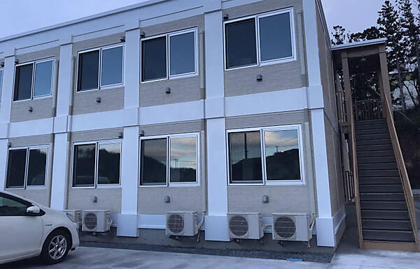 エアコン完備の居室が用意されている